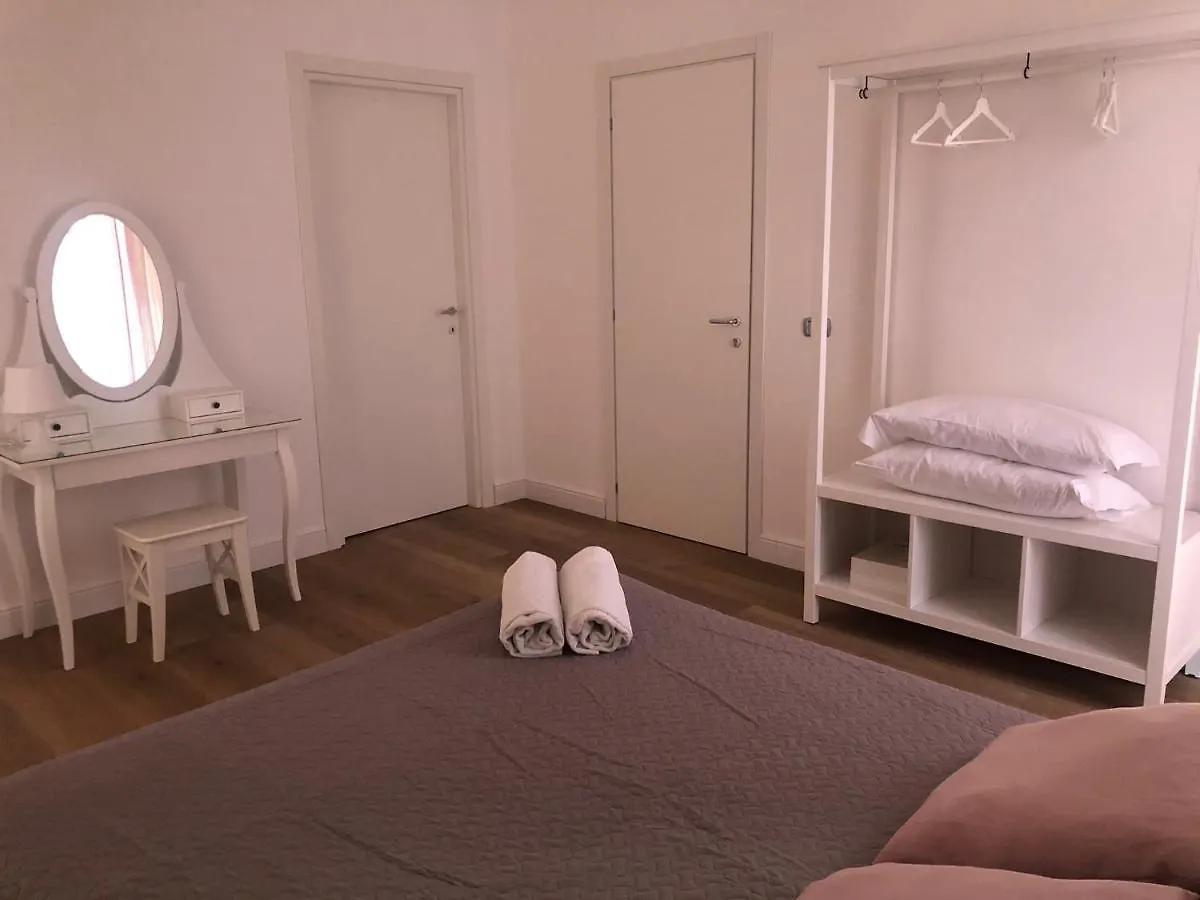 La Maison Bed and Breakfast Favara 0*,