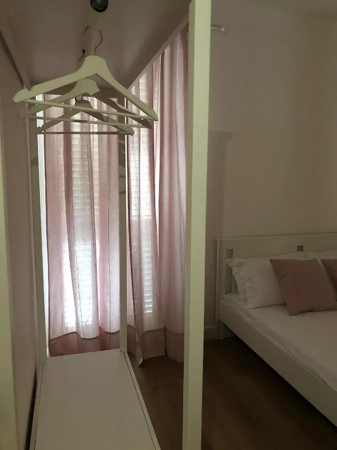 La Maison Bed and Breakfast Favara 0*,